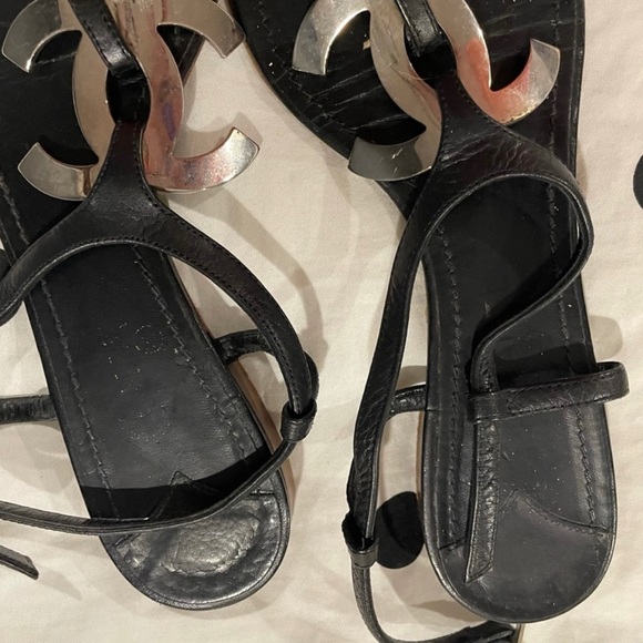 CHANEL large cc logo Entre doigts sandal - Picture 6 of 9